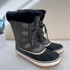 JBU Rainey Dark Gray/Black Faux Fur Trim Waterproof Winter Boots Women’s 10M